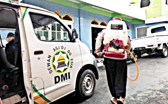 DMI Kota Manado Disinfektasi Masjid