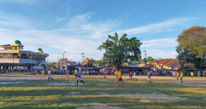 Jarod United menghadapi Samola FC